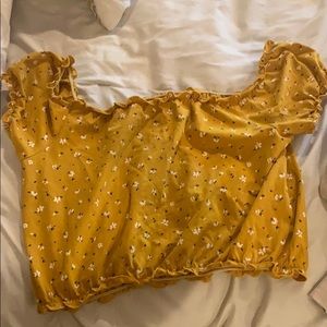 Cute yellow crop top!!❤️